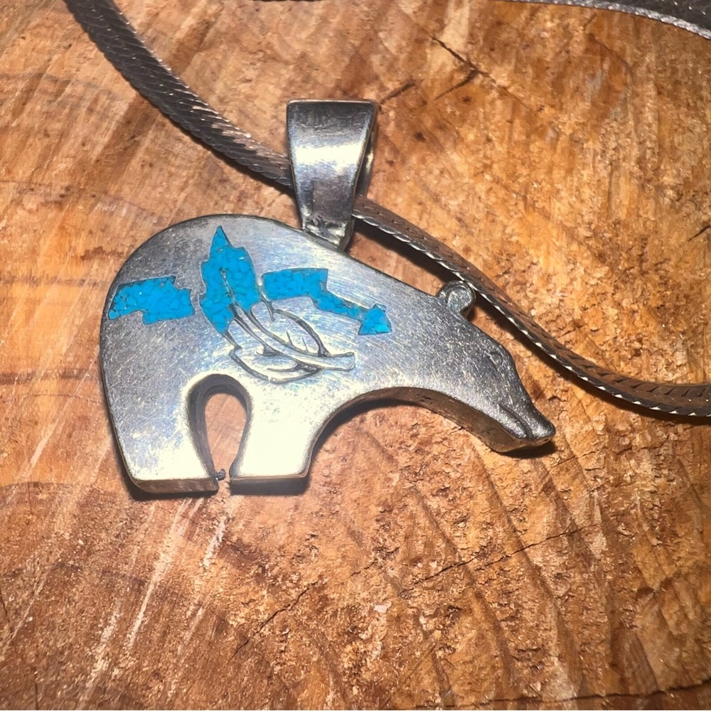 ๐NATIVE AMERICAN ๐ Genuine Silver & Turquoise Bear Pendant with Silver chain. - Picture 10 of 11